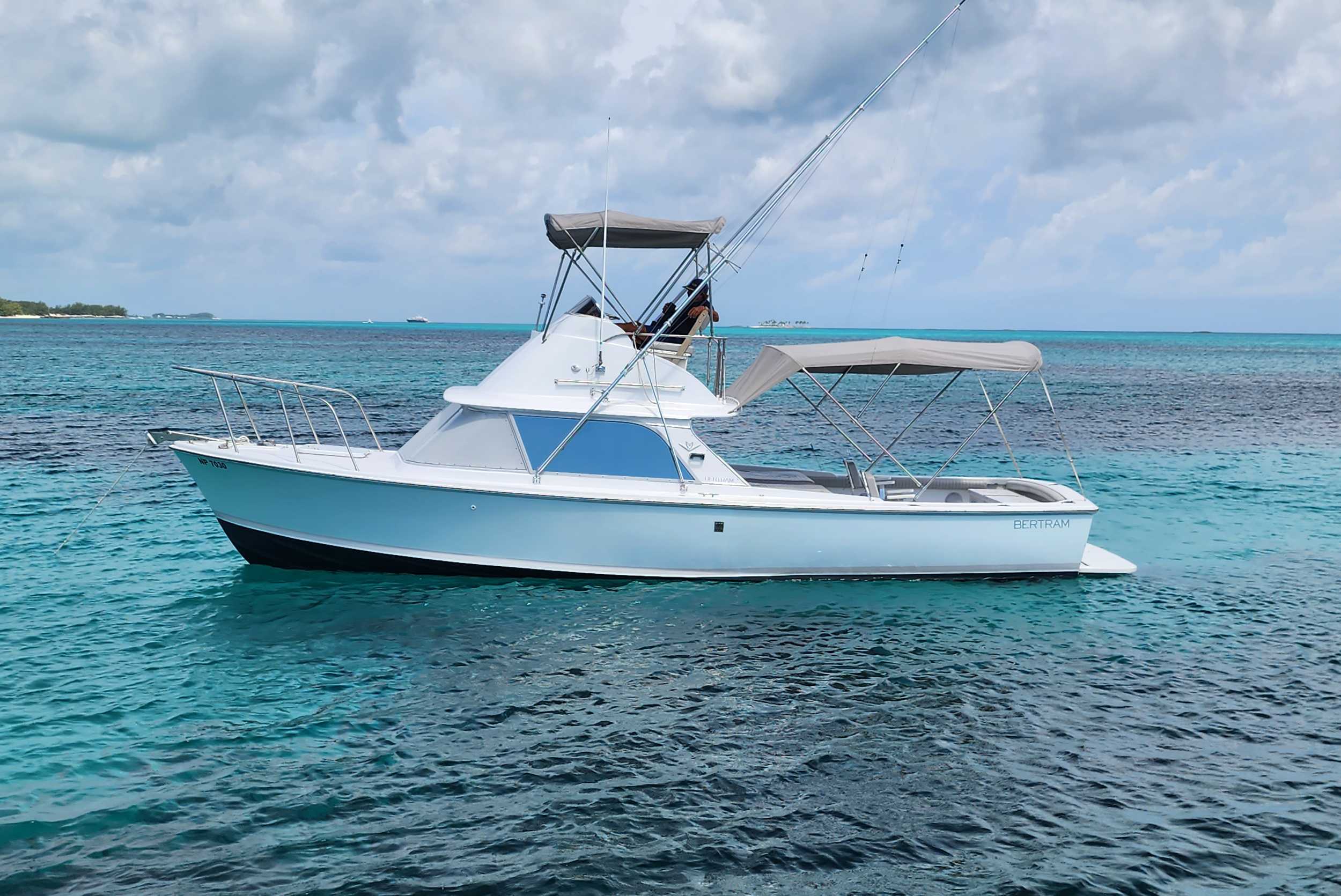 Private and Customizable Boat Charter 31ft 1-5pax (4hrs) – photo 1 of 5