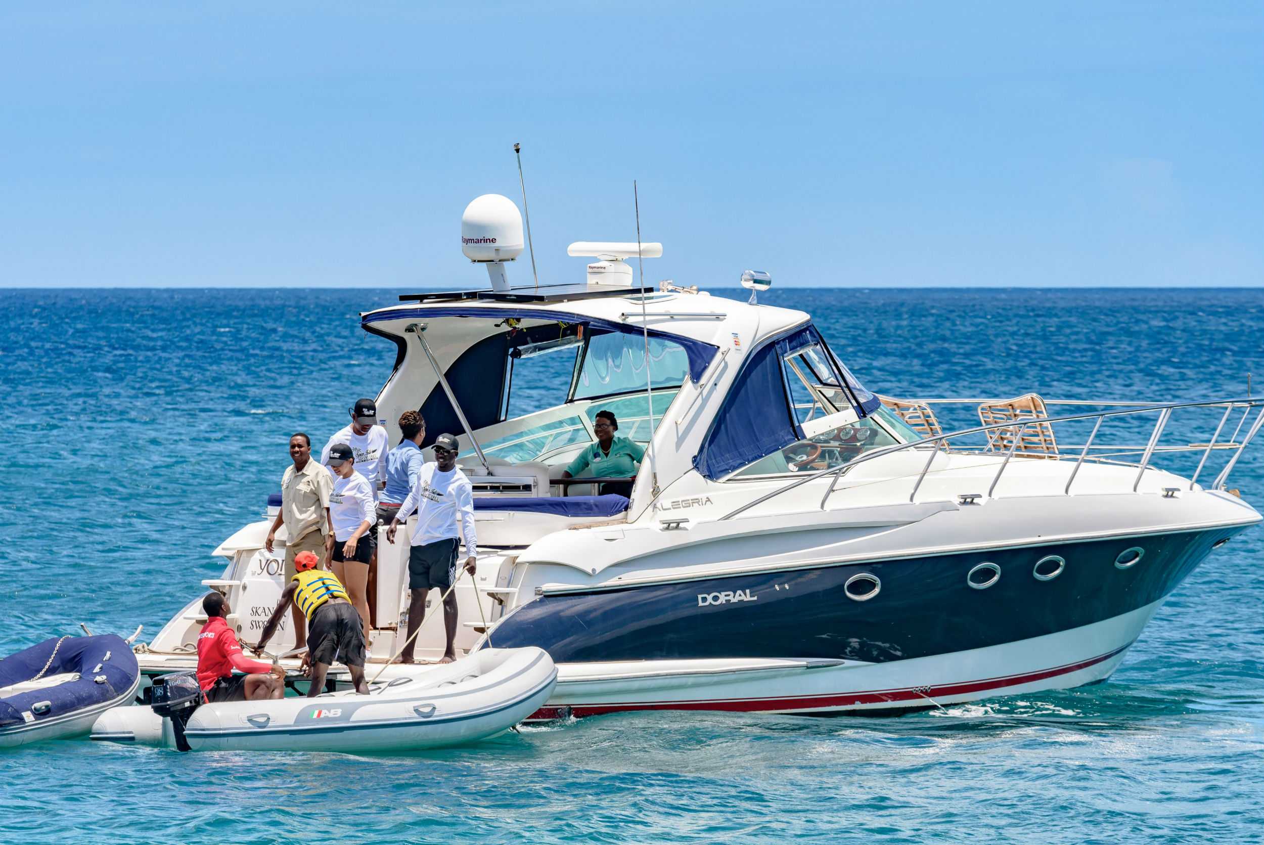Power Yacht, Snorkel Underwater Sculpture Park and Beach Break OLD – photo 4 of 7