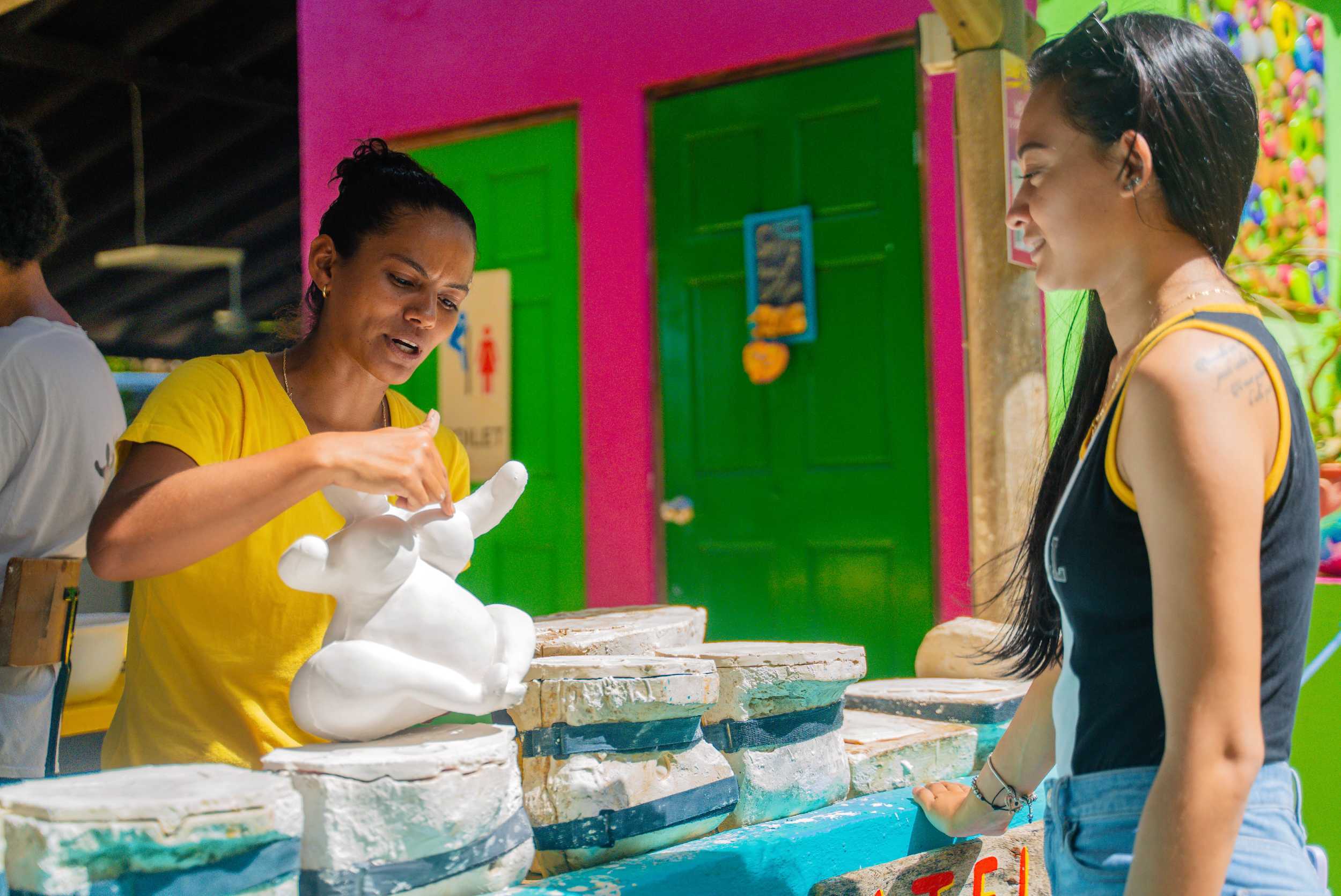 Curacao Chichi Sculpture Painting Experience – photo 1 of 4