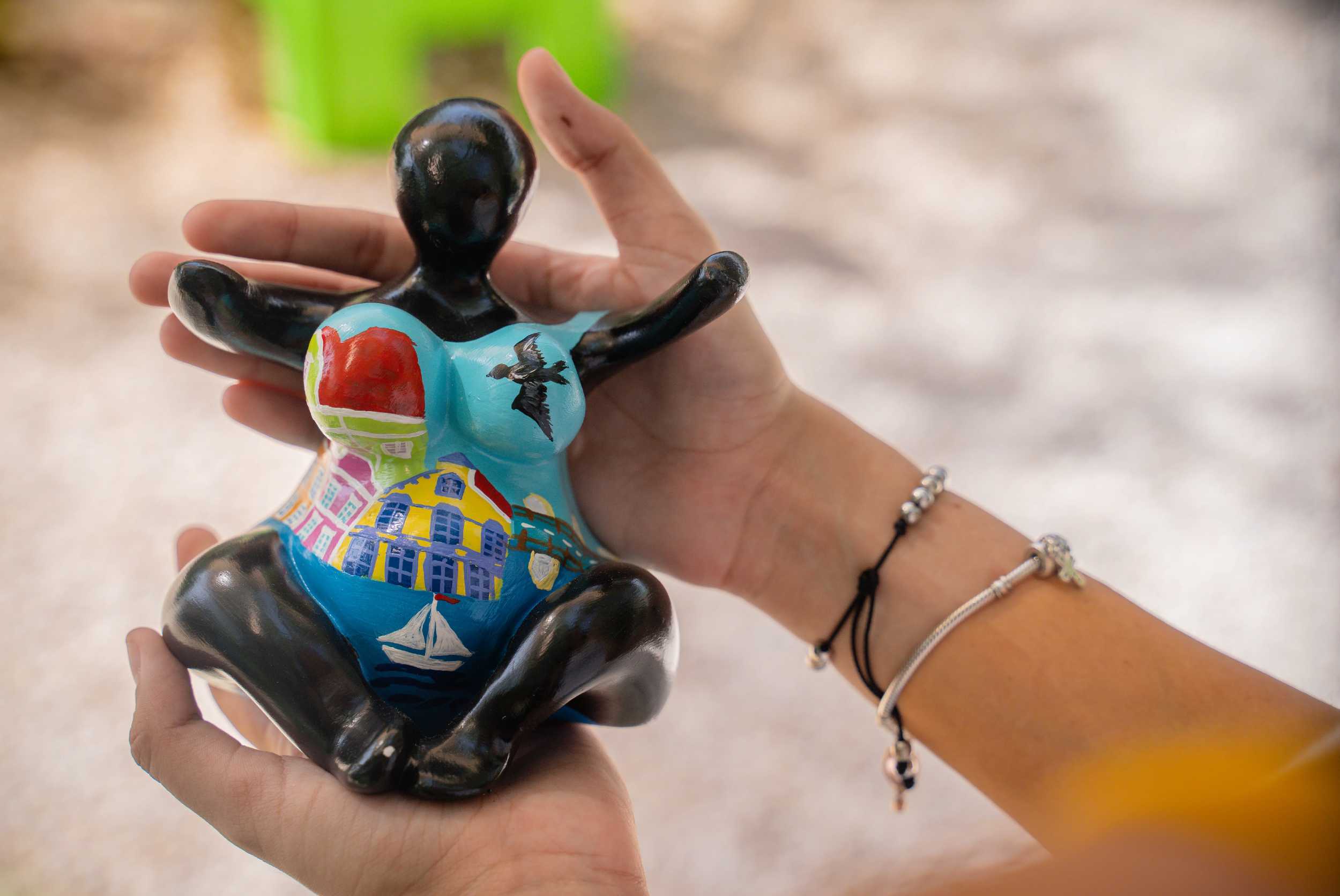 Curacao Chichi Sculpture Painting Experience – photo 3 of 4