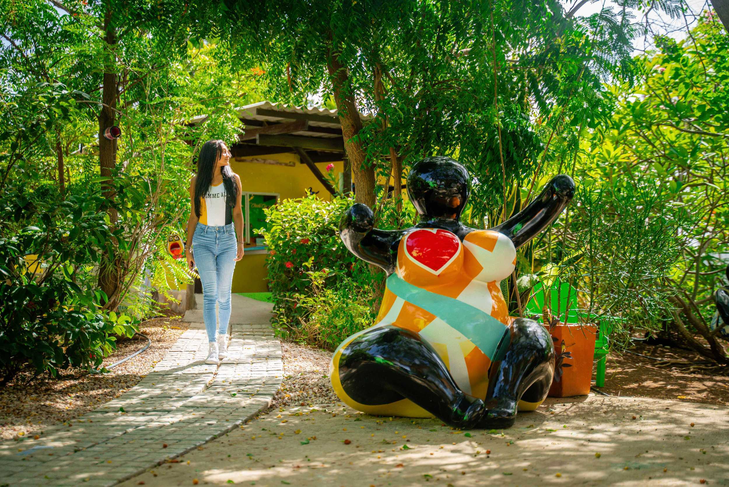Curacao Chichi Sculpture Painting Experience – photo 4 of 4