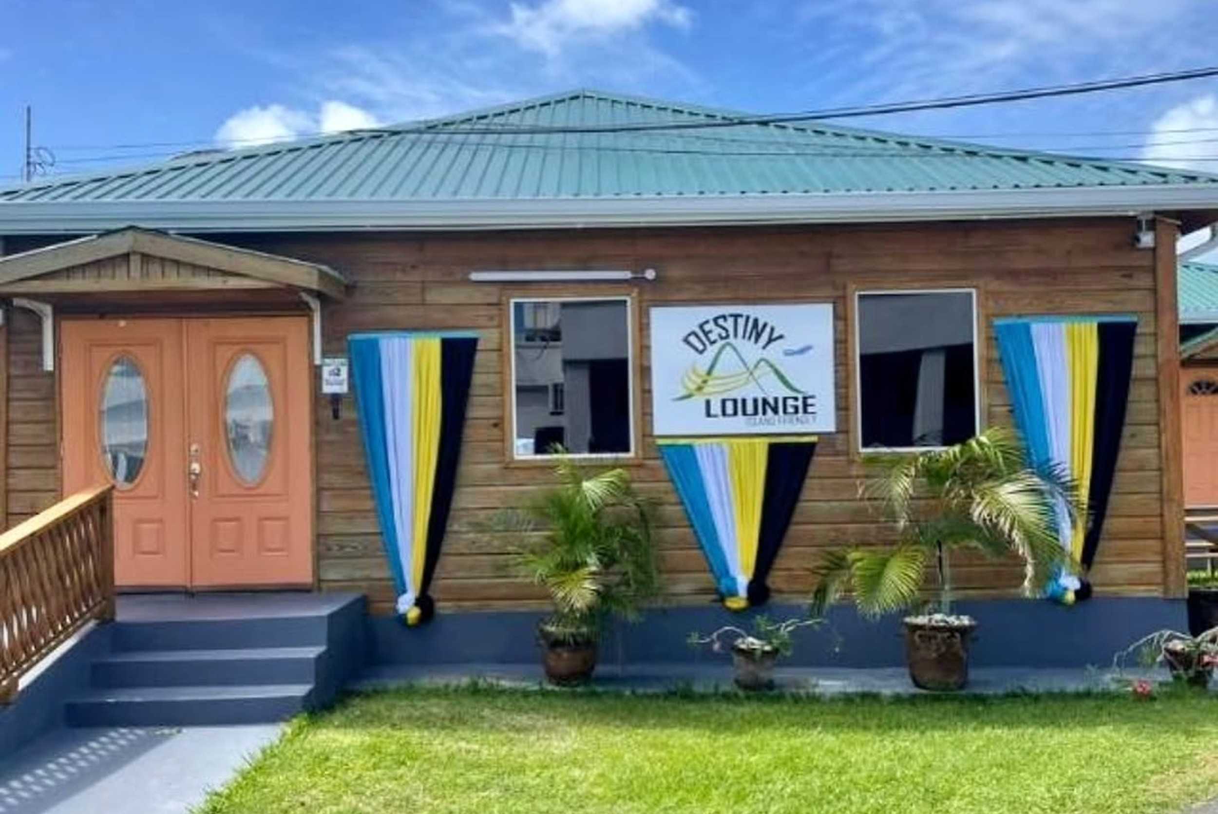 St. Lucia Airport Departure Lounge Service with Transfer – photo 4 of 8