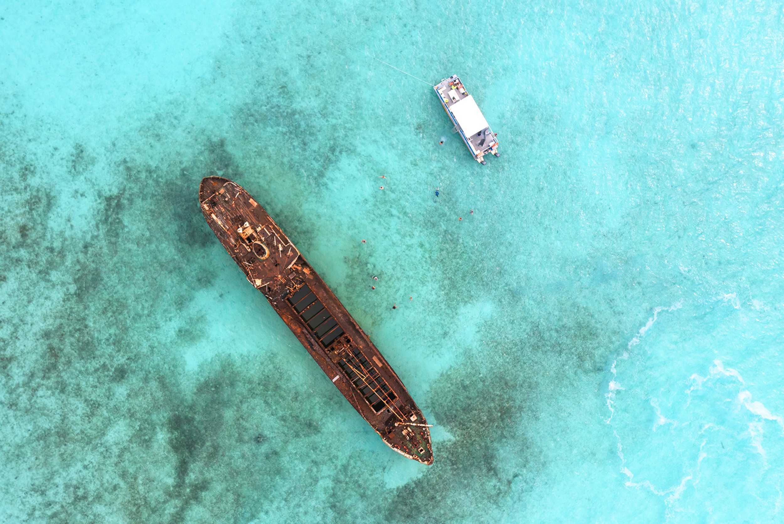 Caicos Shipwreck & Floating Bar Experience – photo 3 of 11