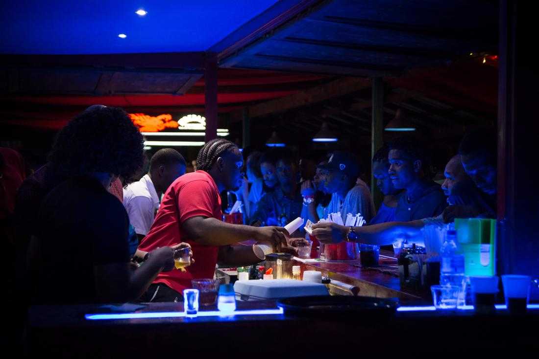 Lucian Bar Hop Experience – photo 3 of 4