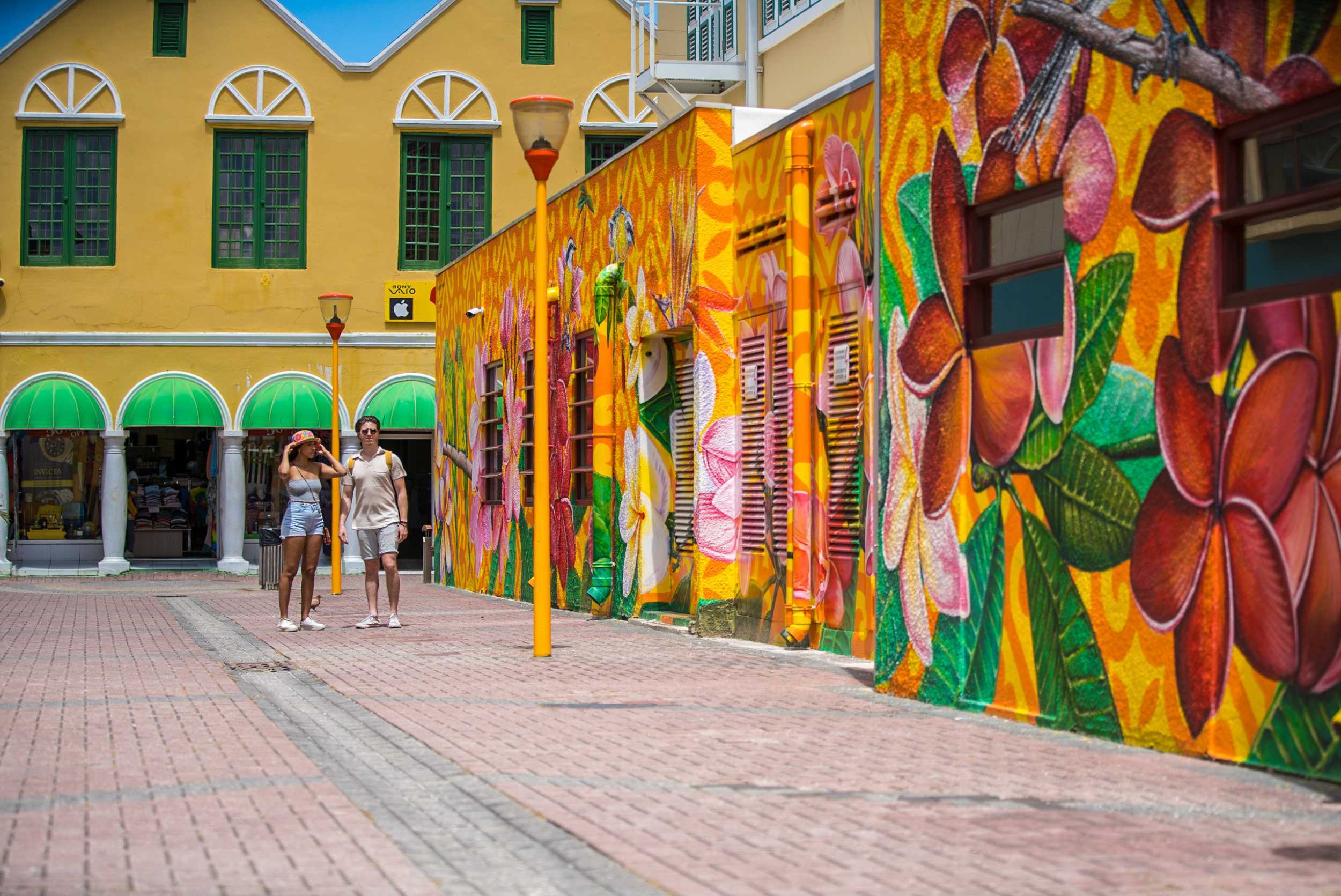 Otrabanda to Punda Walking Tour – photo 3 of 8